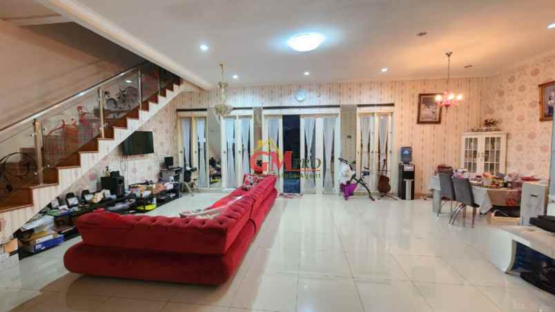 dijual rumah surya sumantri