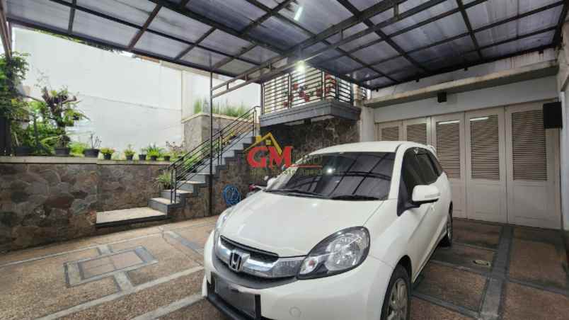 dijual rumah surya sumantri