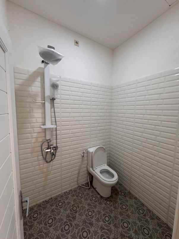 dijual rumah sutorejo prima