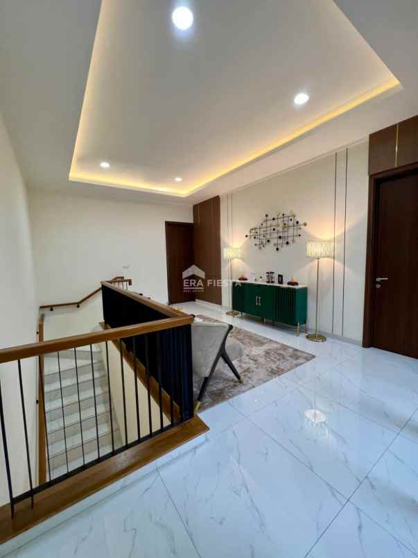 dijual rumah suvarna sutera cikupa