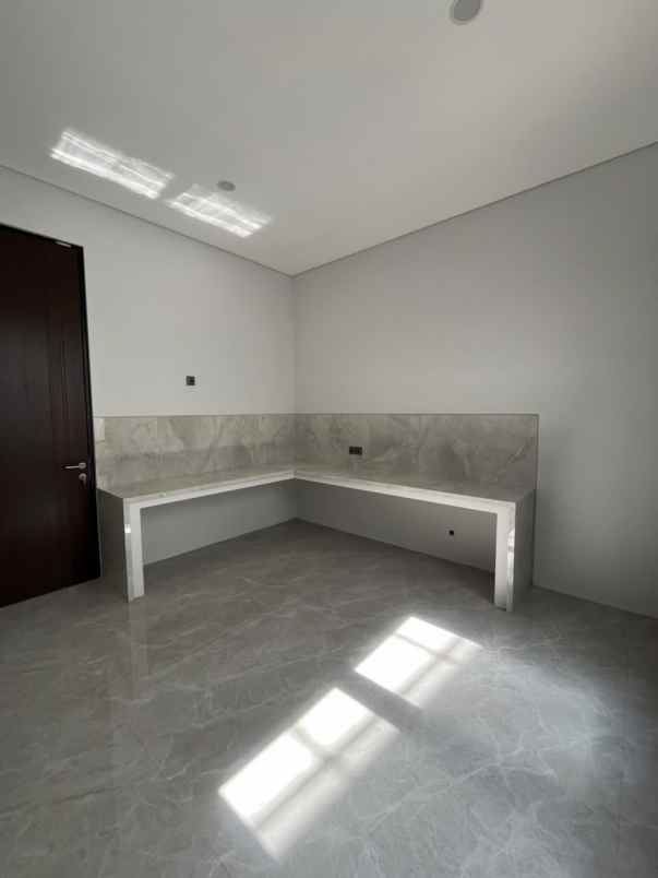 dijual rumah taman golf citraland surabaya