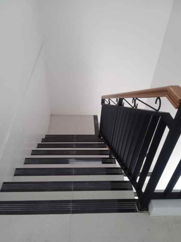 dijual rumah taman malaka pondok kelapa