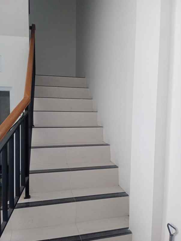 dijual rumah taman malaka pondok kelapa