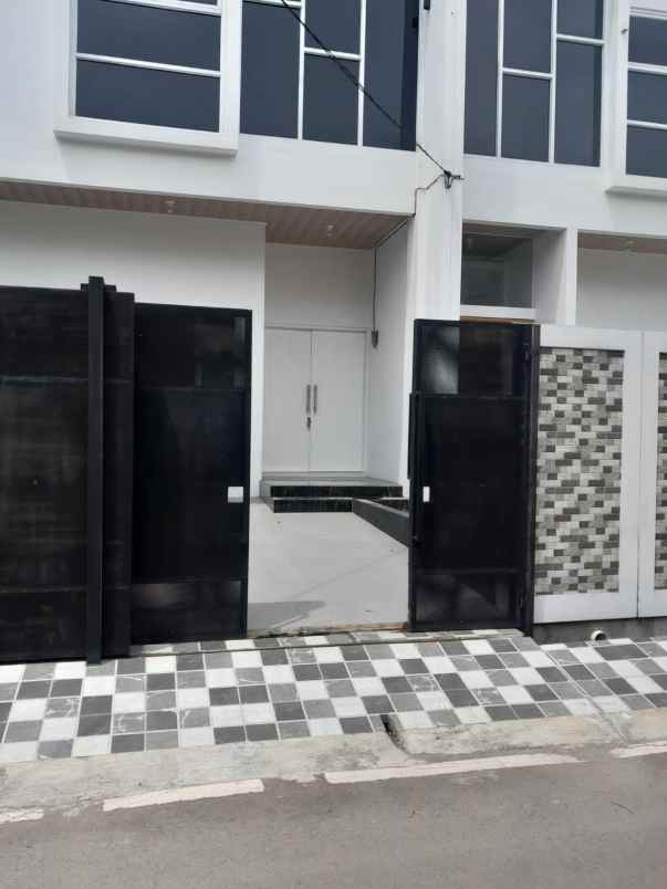dijual rumah taman malaka pondok kelapa