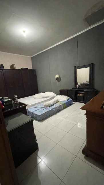 dijual rumah taman pondok indah