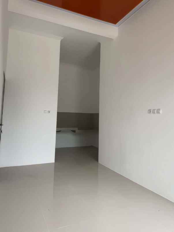 dijual rumah tembalang