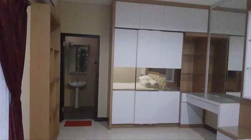 dijual rumah tenggilis tengah