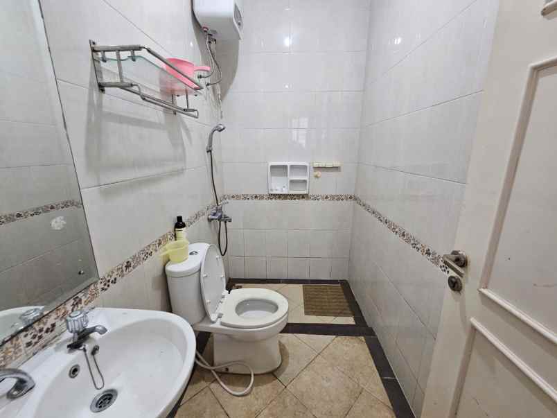 dijual rumah the royal residence cakung