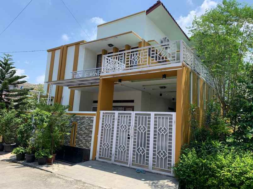 dijual rumah tytyan indah