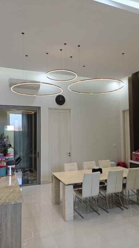 dijual rumah vila bukit regency pakuwon