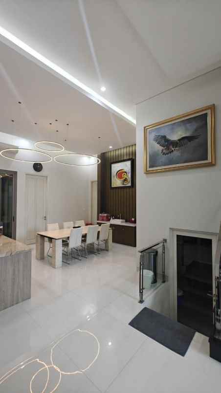dijual rumah vila bukit regency pakuwon
