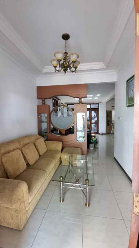 dijual rumah villa bukit mas