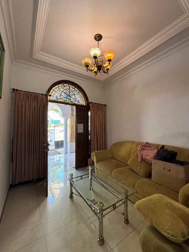 dijual rumah villa bukit mas