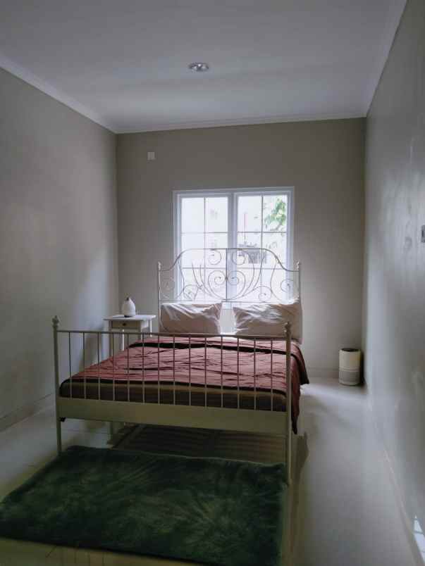 dijual rumah villa dago tol serua