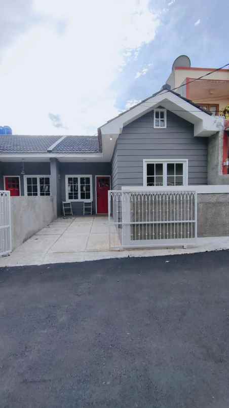 dijual rumah villa dago tol serua