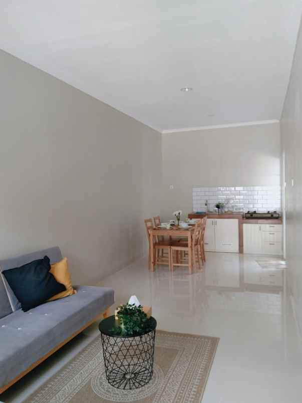 dijual rumah villa dago tol serua