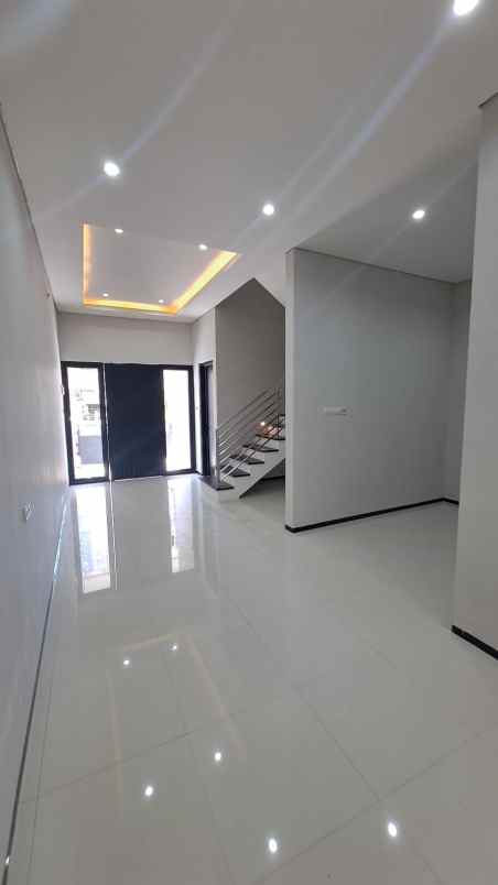 dijual rumah villa kalijudan