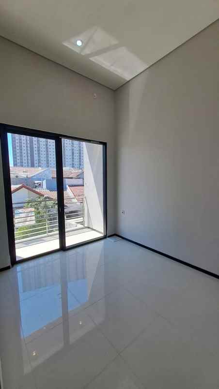 dijual rumah villa kalijudan