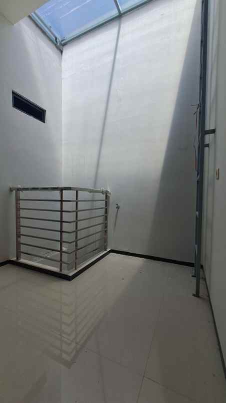 dijual rumah villa kalijudan
