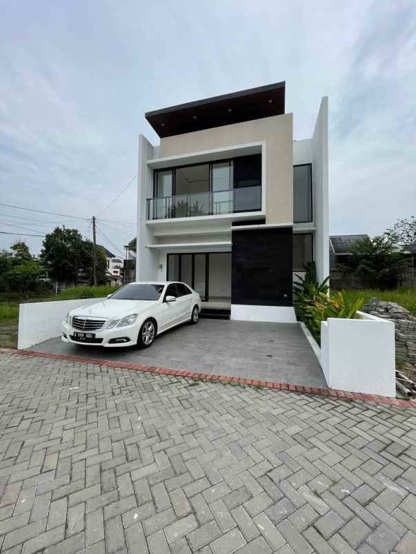 dijual rumah wedomartani ngemplak