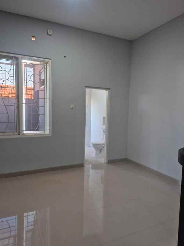 dijual rumah wisma kedung asem