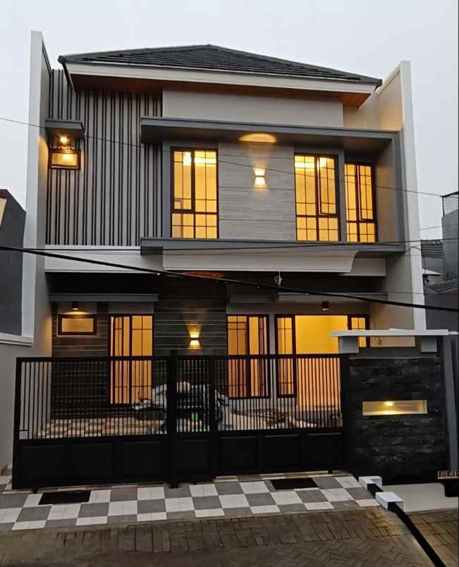 dijual rumah wisma permai barat