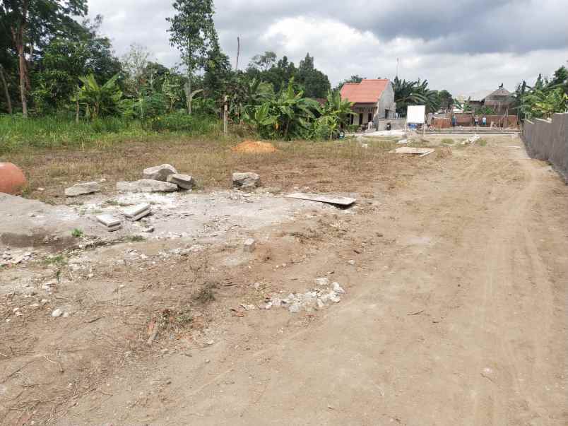 dijual tanah pekarangan area madurejo prambanan sleman