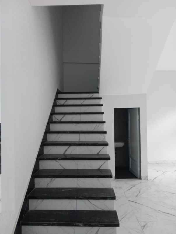 dijual villa jalan besar sunggal
