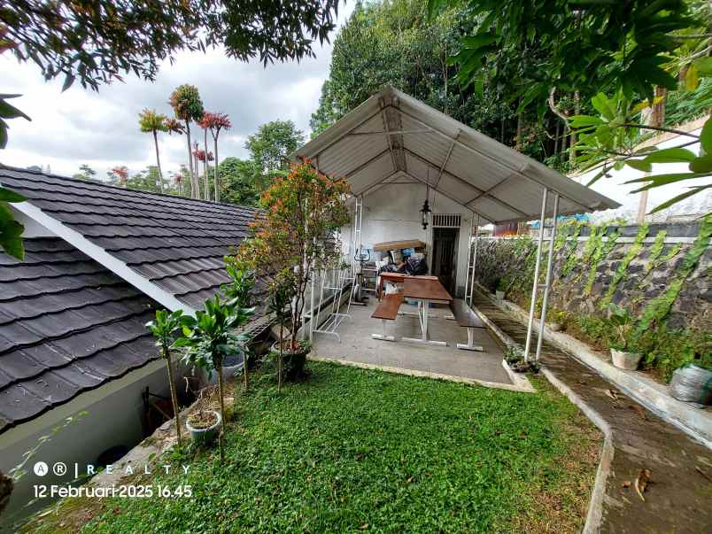 dijual villa komplek dago giri