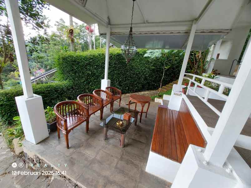 dijual villa komplek dago giri