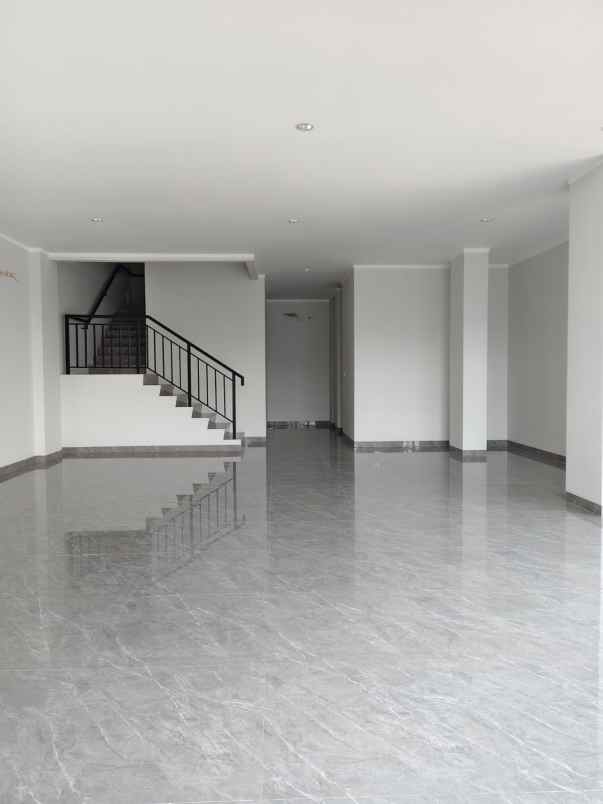 disewakan ruko gudang kantor crystal boulevard
