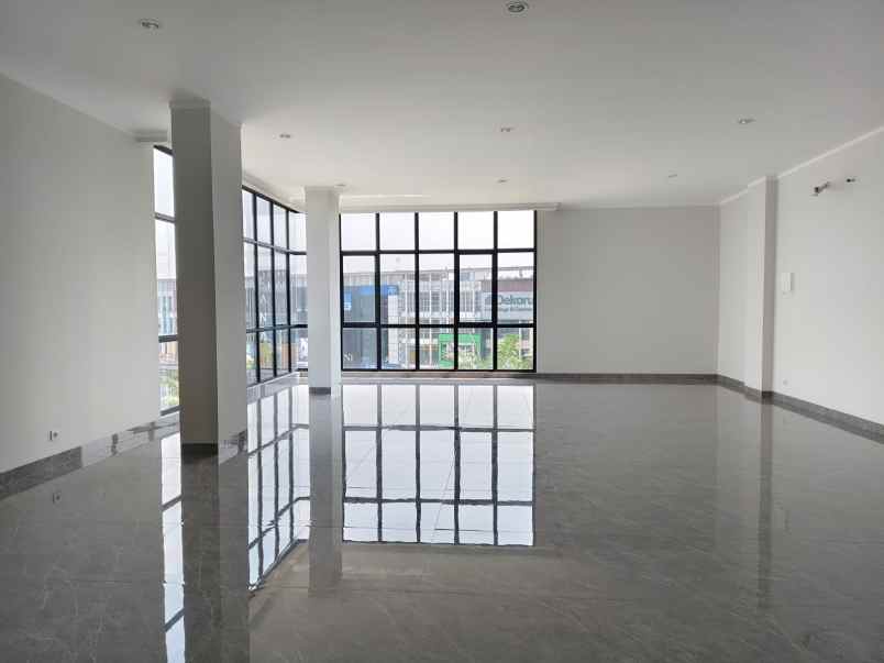 disewakan ruko gudang kantor crystal boulevard