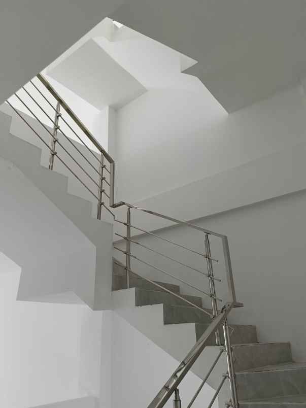 disewakan ruko gudang kantor jalan raya satelite indah