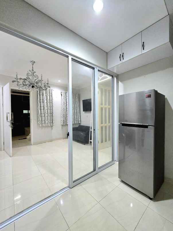 disewakan rumah 2 lantai daerah bsd nego tipis