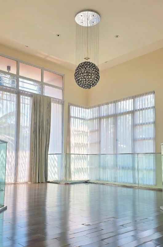 disewakan rumah jalan pakuwon indah