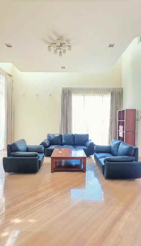 disewakan rumah jalan pakuwon indah