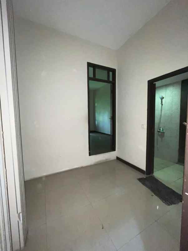 disewakan rumah jalan setrasari