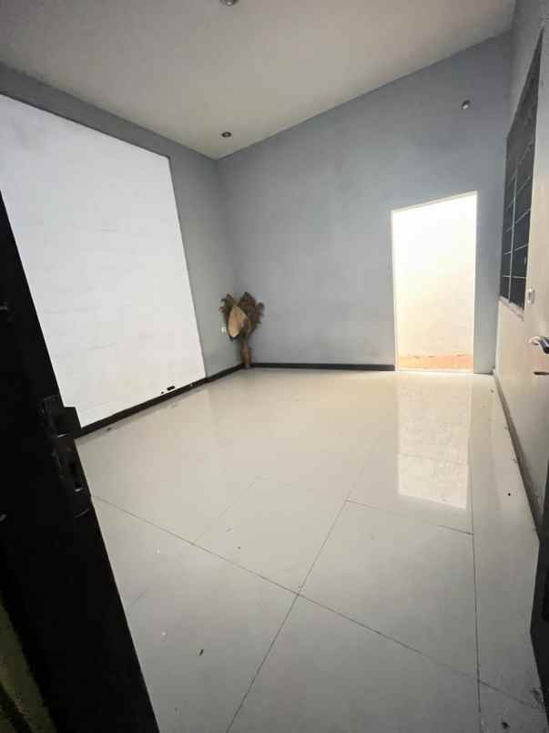 disewakan rumah jalan setrasari