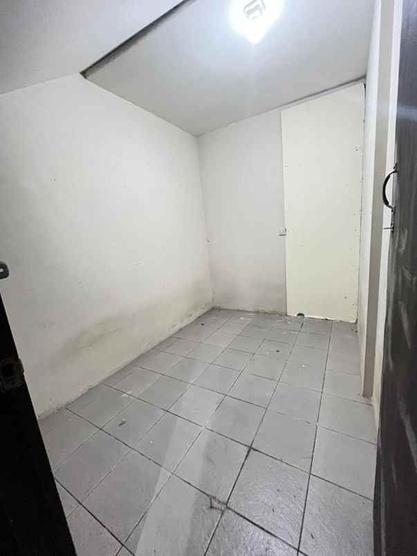 disewakan rumah jalan setrasari