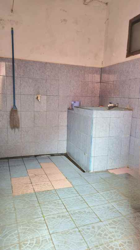 disewakan rumah jl kalidam utara no 69 rt