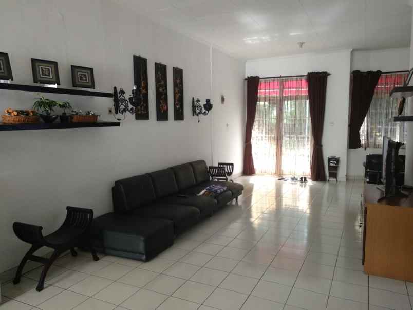 disewakan rumah komplek taman pelesiaran