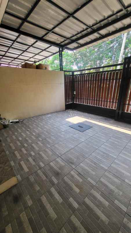 disewakan rumah komplek taman semanan indah
