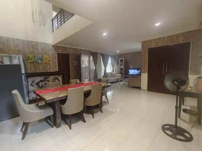 disewakan rumah mewah di delatnos bsd