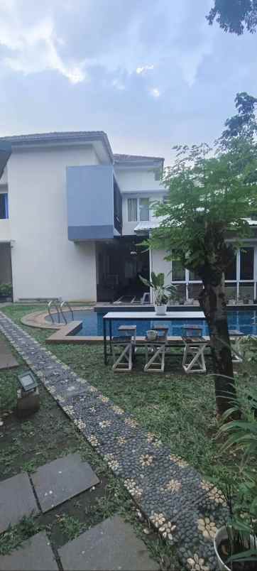 disewakan rumah mewah di delatnos bsd