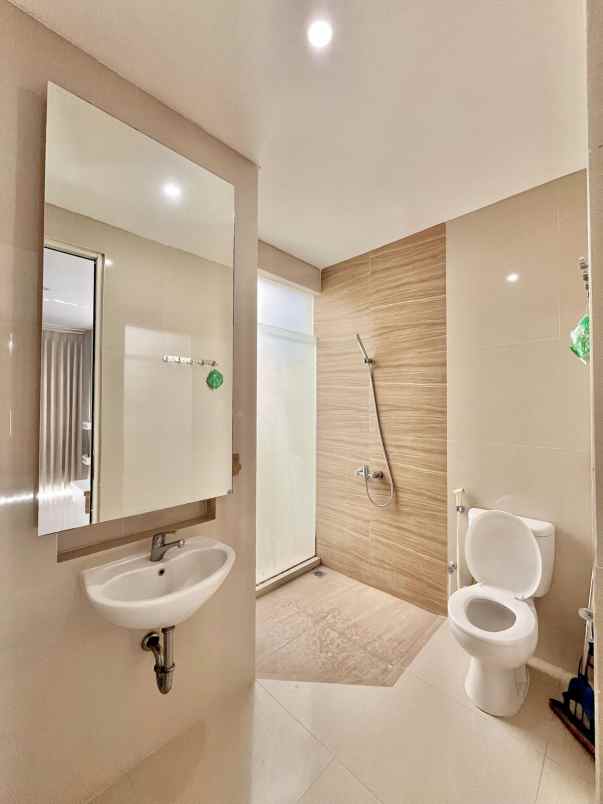 disewakan rumah pakuwon city