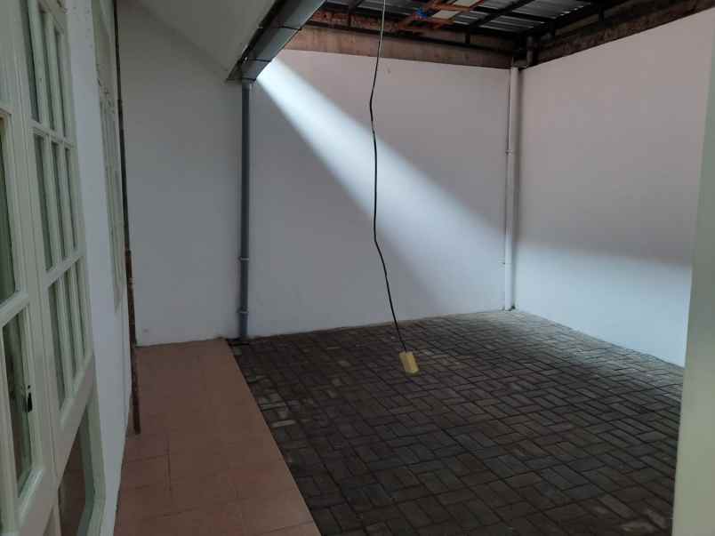 disewakan rumah sutorejo