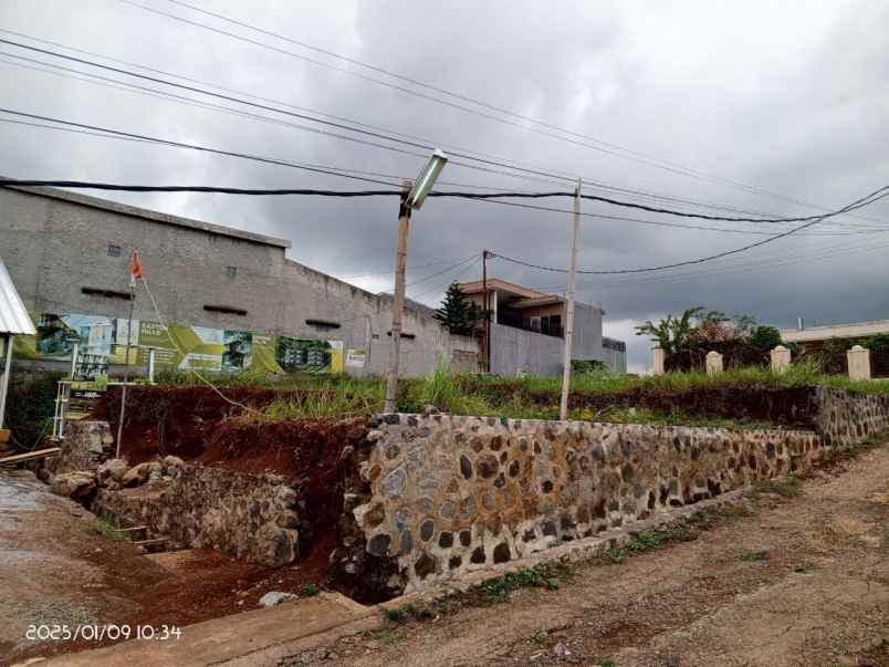 easton hills hunian minimalis modern bandung timur