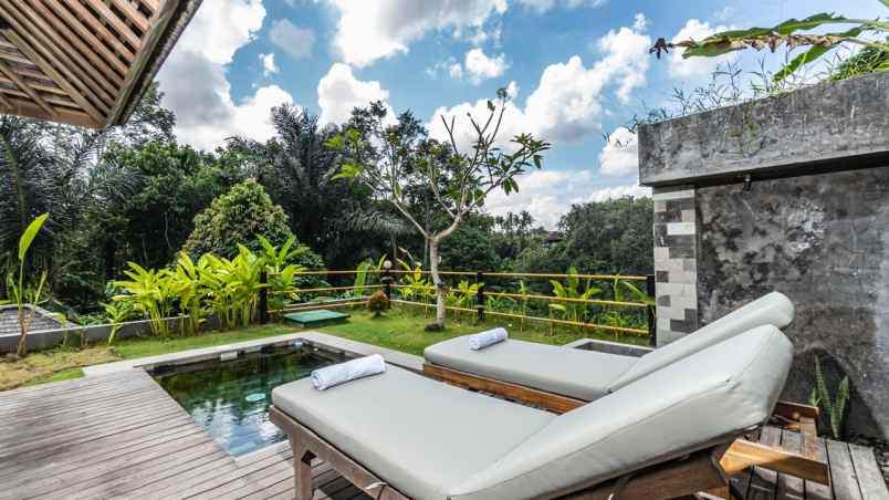 for sale a prime land and villa complex