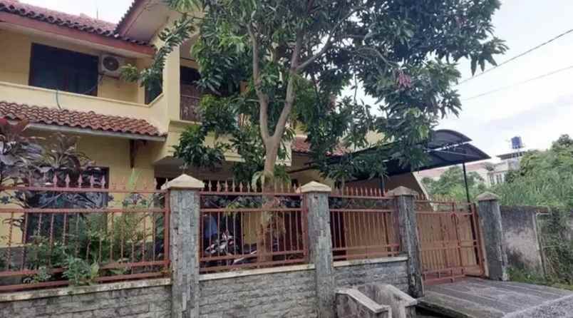 jual rumah dua lantai di perum billymoon jakarta timur