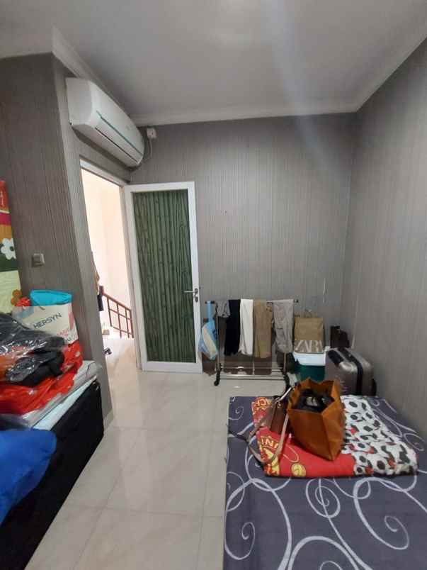 jual rumah taman palem lestari